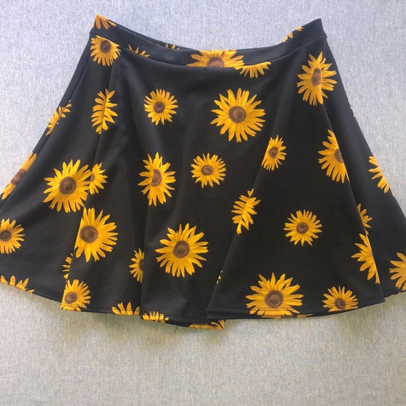 sololaFe Dresses & Skirts - Retro Sunflower Skater Skirt